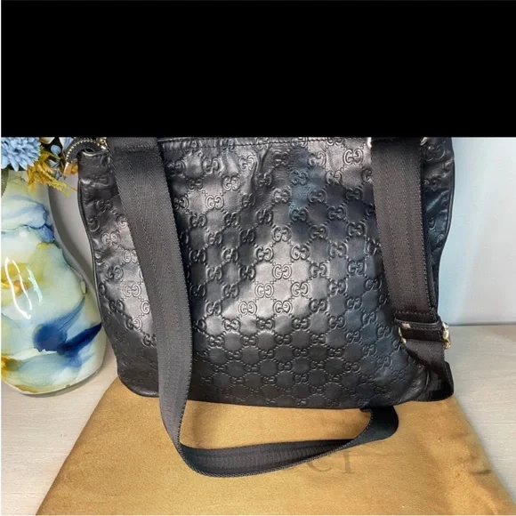 Gucci Black Embossed Leather Men's Bag - Picture 2 of 8